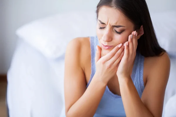 causas del nervio dental más comunes