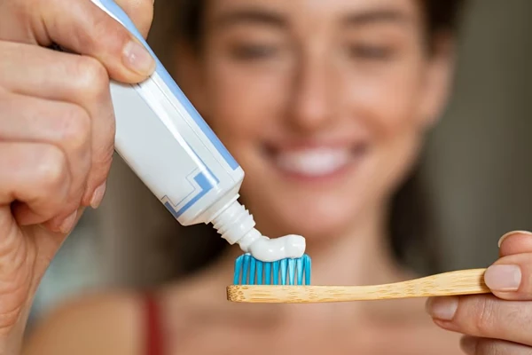 Los 10 mitos de la pasta dental que debes saber sí o sí