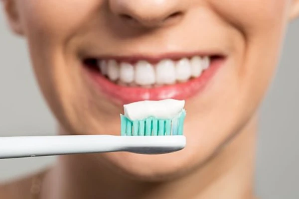 Por qué es importante usar pasta dental