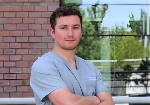 Dr. Guillermo Follert cirujano dentista