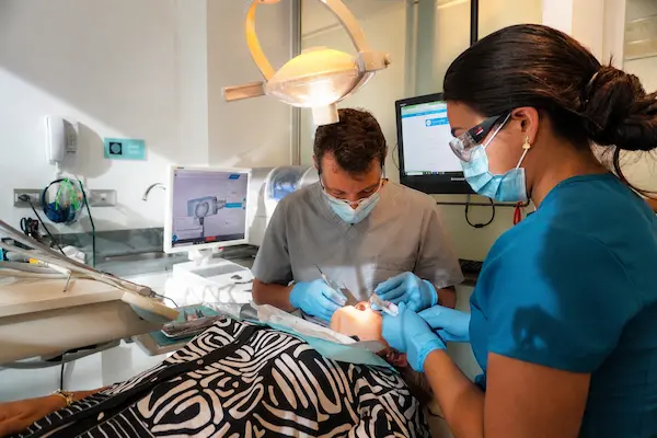Destartraje dental limpieza coronaria
